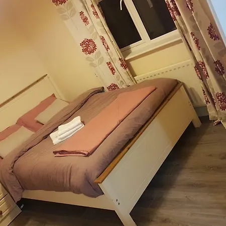 New Renovated 3 Bed House Semesterbostad Dublin