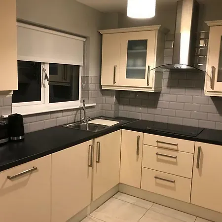 New Renovated 3 Bed House 度假居 *