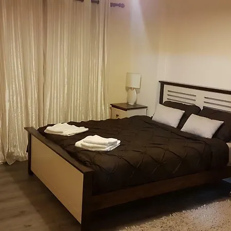 度假居 New Renovated 3 Bed House