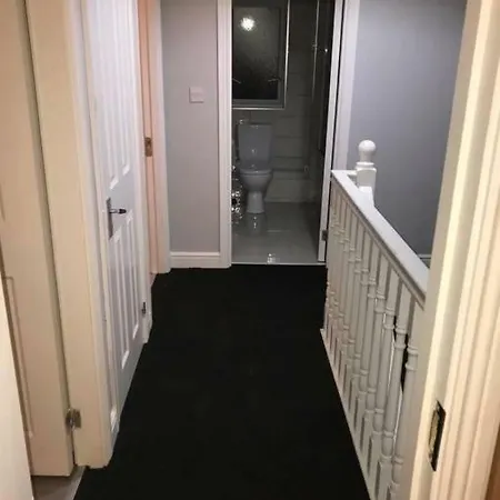 度假居 New Renovated 3 Bed House *