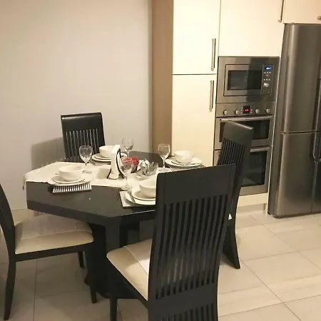 度假居 New Renovated 3 Bed House *